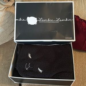 Bath and Body Works Black‎ Colored Super Soft Lambie Sleep Blanket 52" x 52" NEW